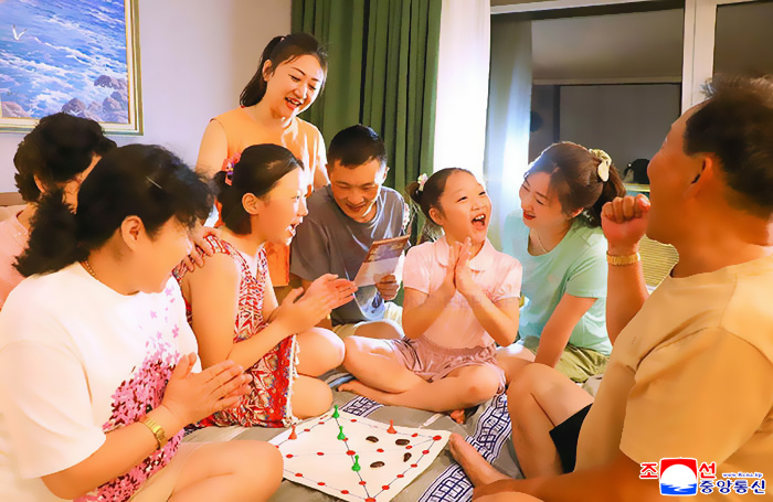 29-인민의 기쁨 넘쳐나는 동해의 명사십리-원산갈마해안관광지구